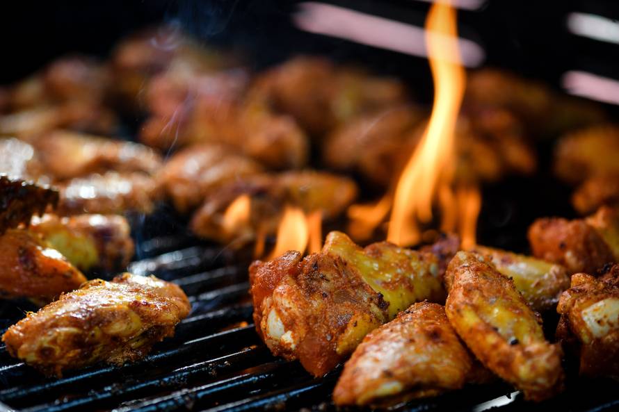 Zabava na Bundeku: Delicije su se jele i s povezom na očima...