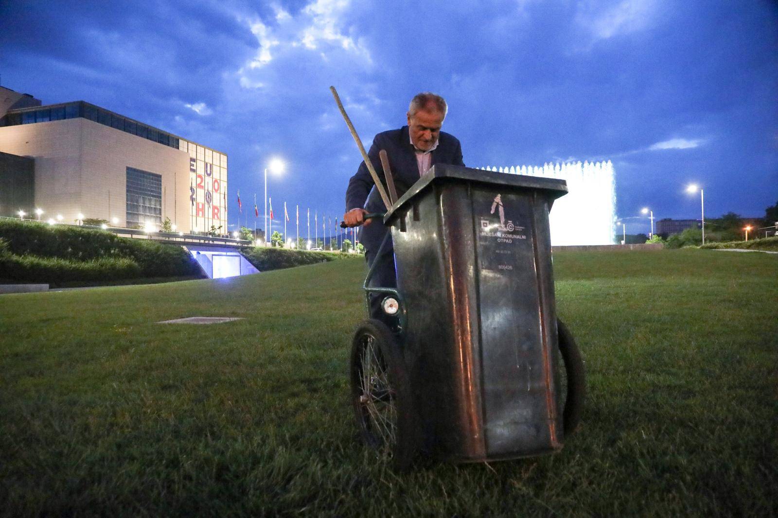 Zagreb: Fontane zasvijetlile u znaku zagrebačke Čistoće