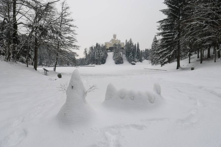 Trakošćan: Zaleđeno jezero Trakošćan stvara magičnu zimsku sliku
