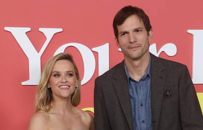 Ashton Kutcher o fotkama s Witherspoon: Da sam je zagrlio, svi bi govorili da imamo aferu...