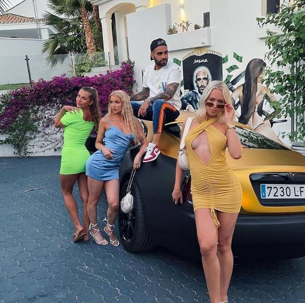 Tko je zlatna mladež Irana? Dok krv 'teče' ulicama, bahato se razmeću luksuzom i golotinjom