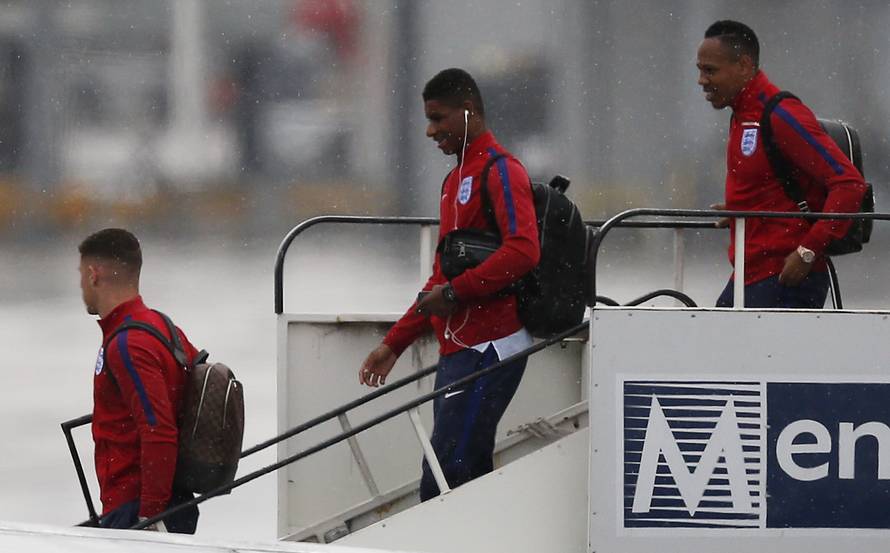 England return to UK following EURO 2016 elimination