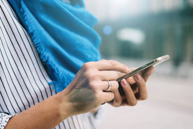 Close,Up,Photo,Of,Female,Hands,Holding,Modern,Smart-phone.,Woman