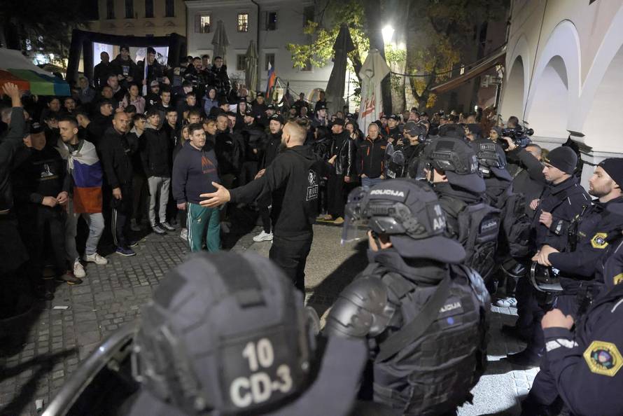 Novo Mesto: Pri završetku prosvjednog skupa došlo je do naguravanja nekoliko osoba