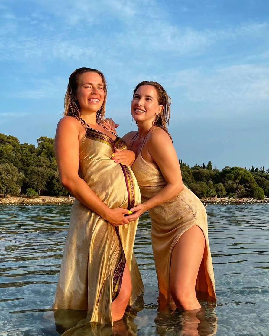 Nives Celzijus nježno mazila sestru Mateu po trbuhu, a sad otkrila sretnu vijest: Stiže beba!