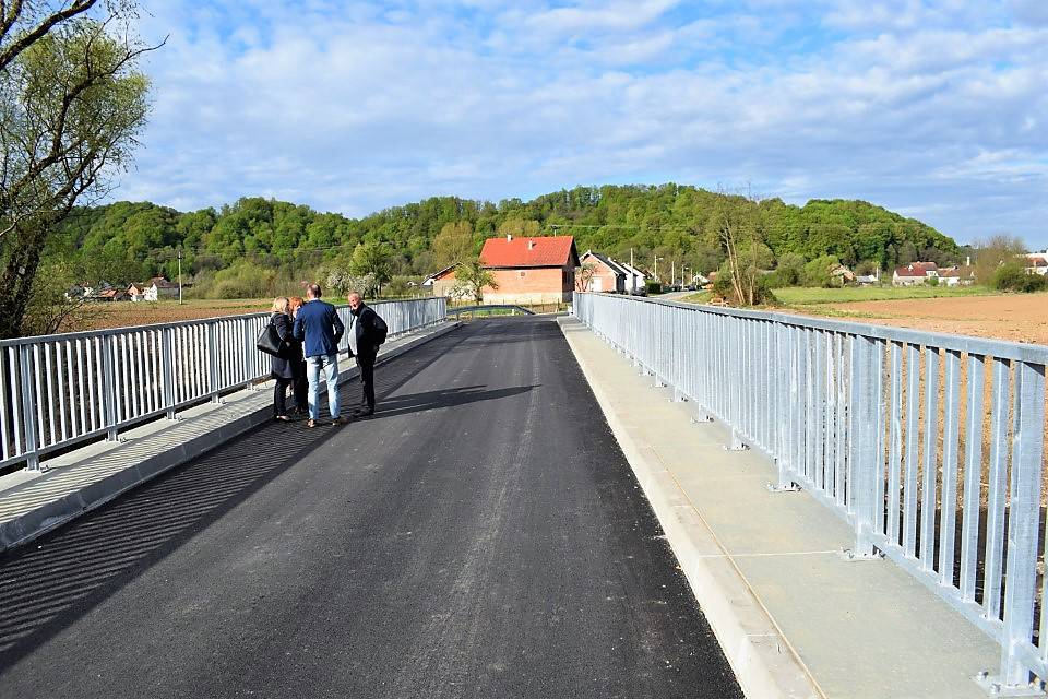 FOTO Otvoren obnovljeni most preko rijeke Maje kod Gline