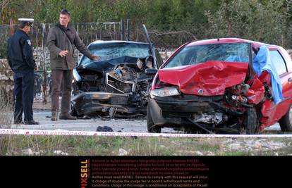 Frontalni sudar: Troje teško ozlijeđeno, vozač Fiata mrtav