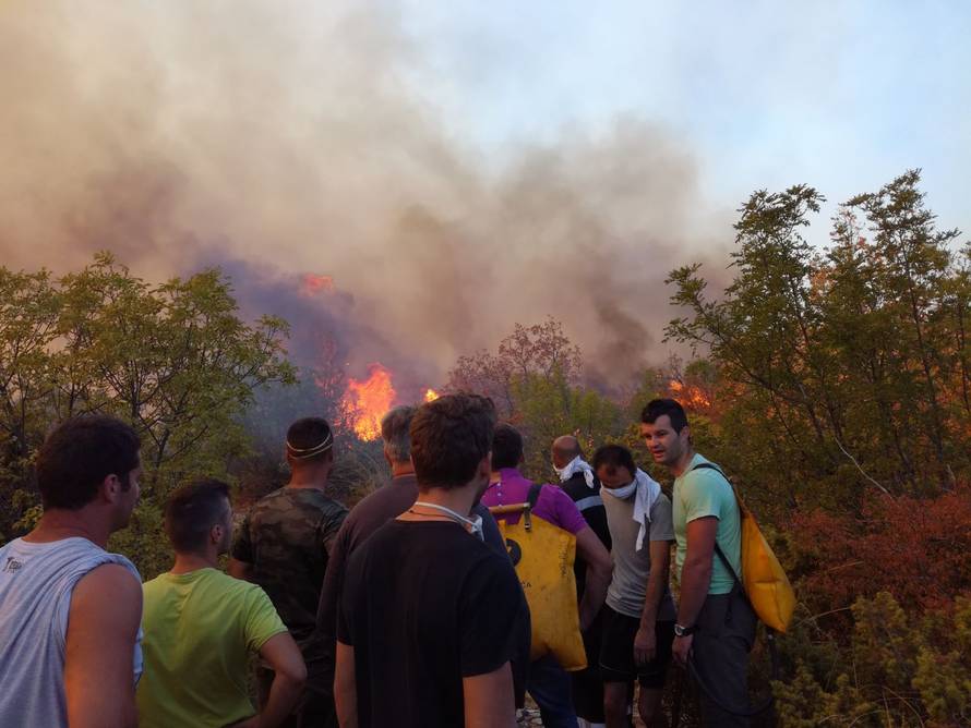 Evakuirali stanovnike sela kod Drniša: 'Ovo je velika nesreća'