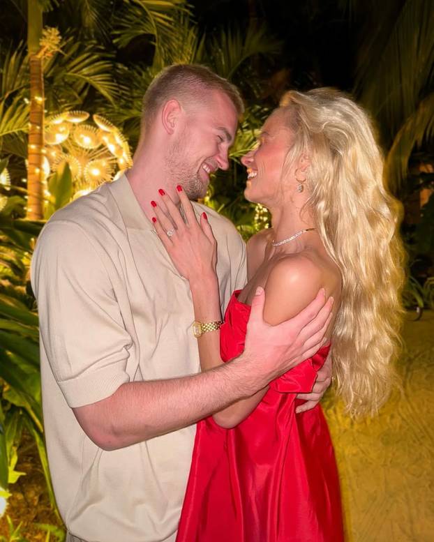 FOTO Slavni nogometaš ostavio suprugu zbog čudnih sklonosti