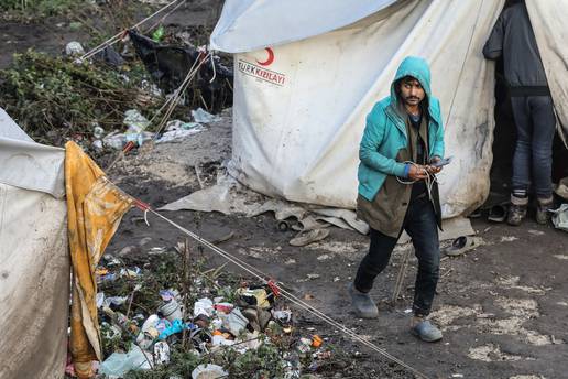 Izmještanje migranata će sutra osiguravati stotinu policajaca