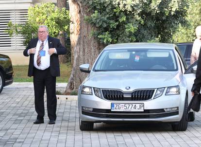 FOTO Ovdje je Plenković postao Milanović, pogledajte tko je sve stigao na veliki sabor HDZ-a