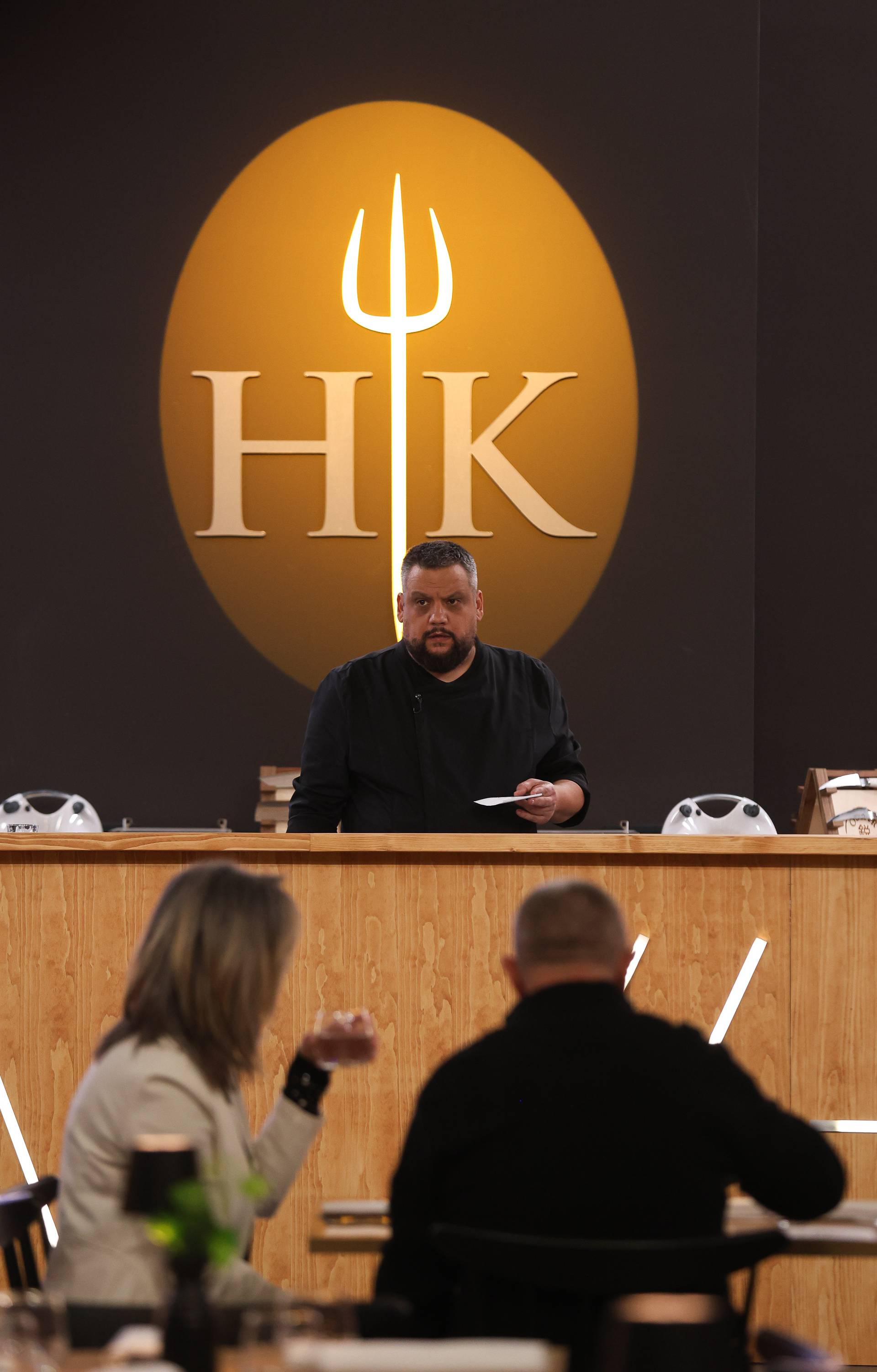 Gretić otjerao oba tima tijekom večere, a Dragomir prvi ispao iz 'Hell's Kitchen': Ovo je  moj kraj!