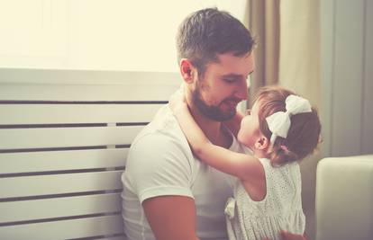 Studija: Očevi pažljiviji prema kćerima nego prema sinovima