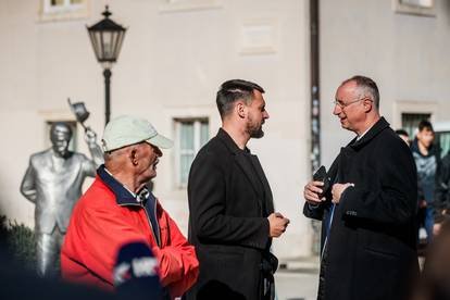 FOTO Novinari izašli na ulice u Zagrebu i Splitu zbog zakona: 'Plenki je malo nervozan...'