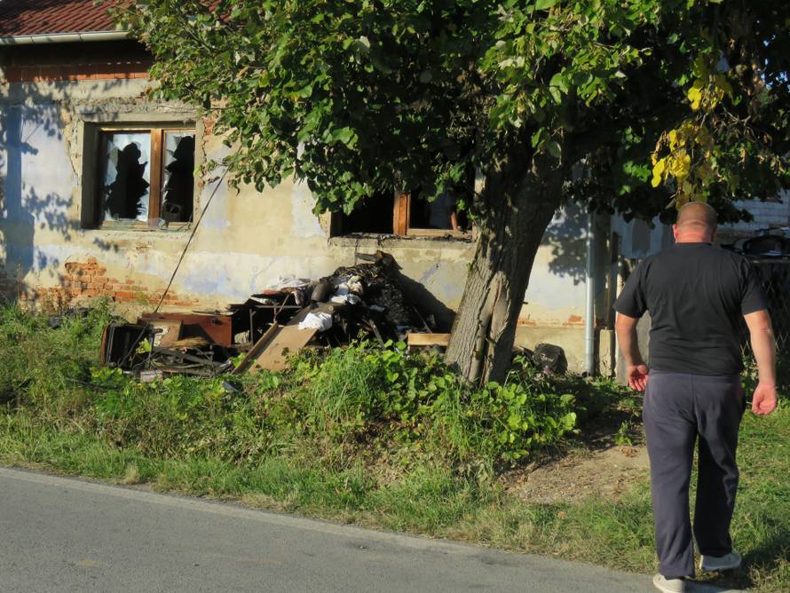 Vatrogasci ugasili požar u kući pa u njoj pronašli ručnu bombu