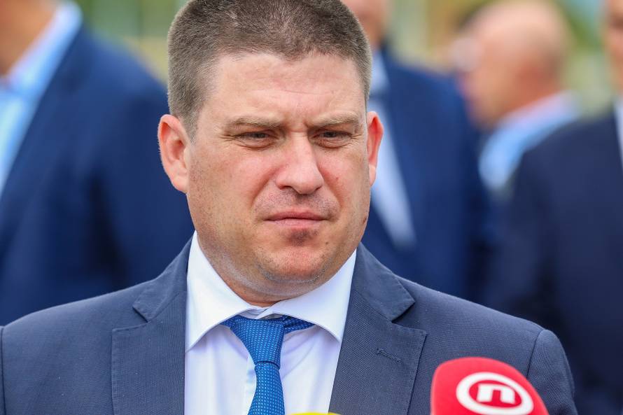 Oleg Butković još je jedan HDZ-ov ministar koji ne daje ostavku zbog tragedije u njegovu resoru