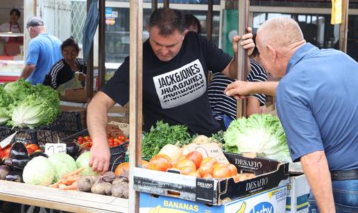 FOTO Ovo su cijene na tržnici u Šibeniku: Mahuna je 'premium' proizvod, rajčice od 1,50 do 3 €