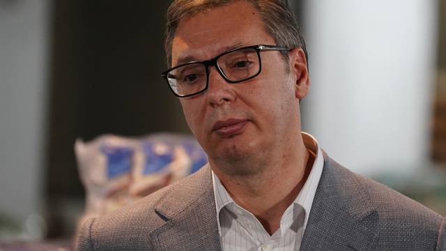 Beograd: Vučić obišao skladište robnih rezervi