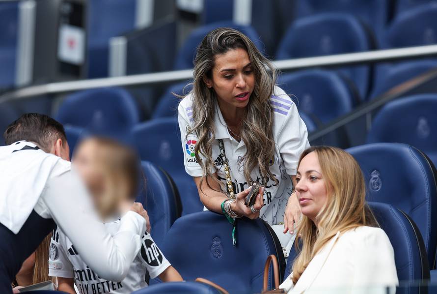 Vanja Modrić nosila Lukin dres i skupocjenu dizajnersku torbicu