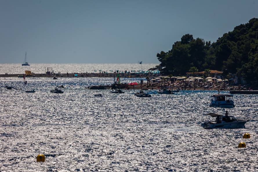 Bol: Pogled sa Dominikanskog Samostana prema Zlatnom Ratu