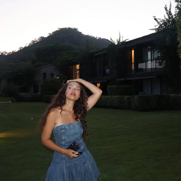 Turska glumica nevjerojatno nalikuje svojoj američkoj kolegici: 'Ista si Angelina Jolie!'