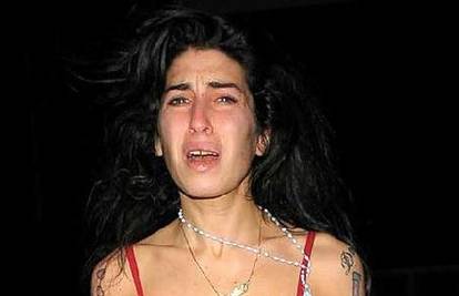 Winehouse u zatvoru zbog pomaganja suprugu Blakeu