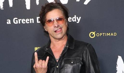 John Stamos pozirao gol za svoj 63. ro&dstrok;endan: 'Imaj milosti!'
