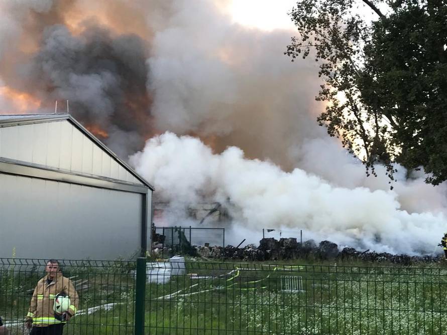 Požar u Sisku: 'Cijeli grad je u dimu, gori odlagalište otpada'