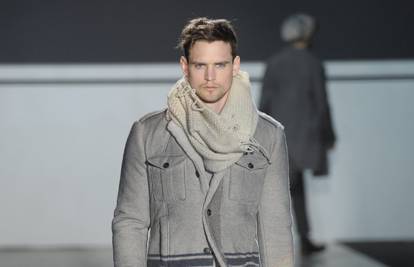 Muškarac u trendu: Pravi frajer ove modne jeseni nosi sivo 