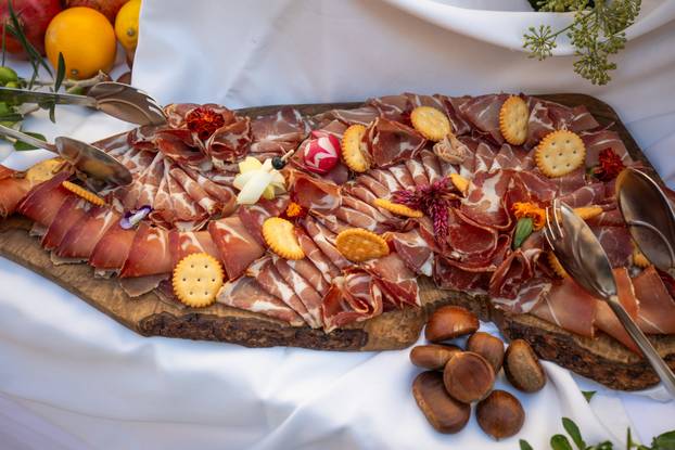 Dubrovnik: Tradicionalna Dubrovačka trpeza na Stradunu 