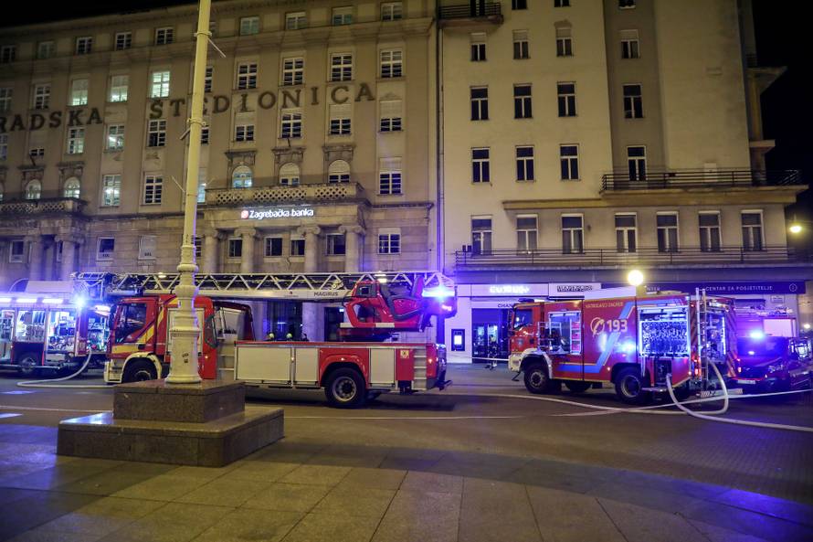 Zagreb: Vatrogasci ugasili požar koji je izbio na Trgu bana Josipa Jelačića 
