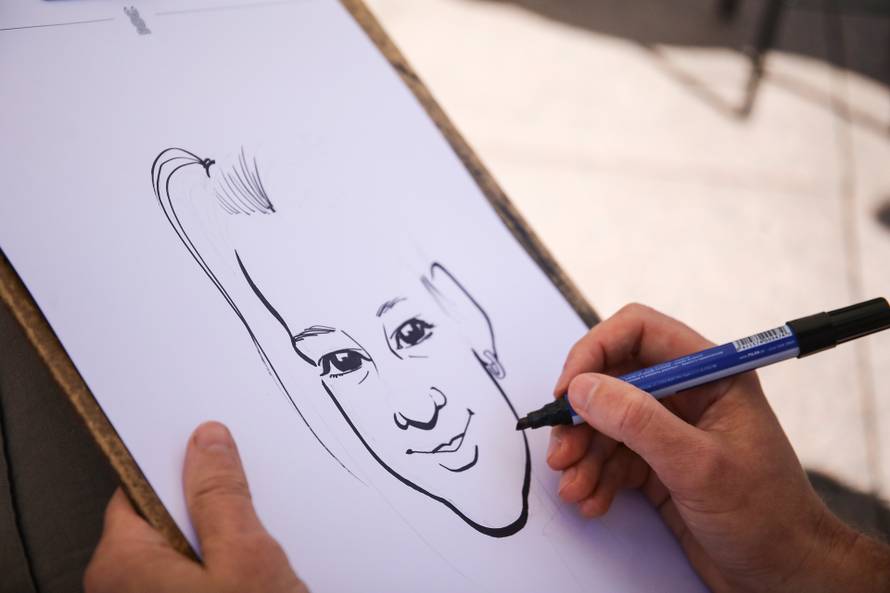 Zagreb: Hrvatsko društvo karikaturista održalo javno crtanje brzopoteznih portretnih karikatura