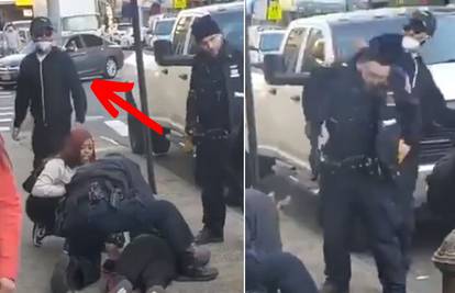 Snimka iz New Yorka: Prišuljao se policajcu i udario ga šakom