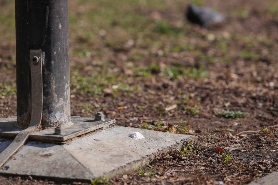 Netko u Zagrebu truje pse?! Na ulici našli čudni bijeli prah