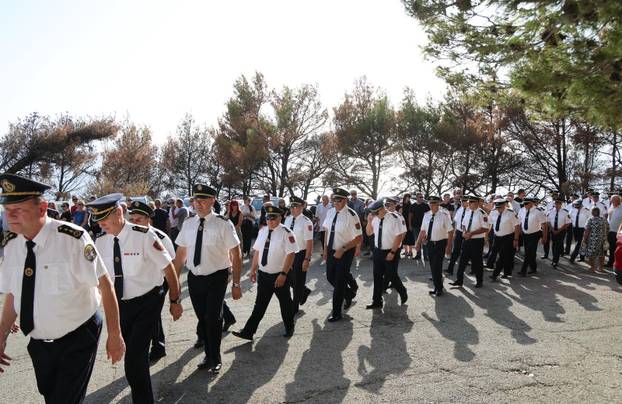 Omiš: Sprovod bivšeg vatrogasnog zapovjednika Drage Lelasa