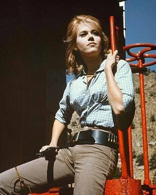 Holivudska glumica ponovno u centru pažnje: Bridget Fonda se vratila, a evo kako izgleda sada