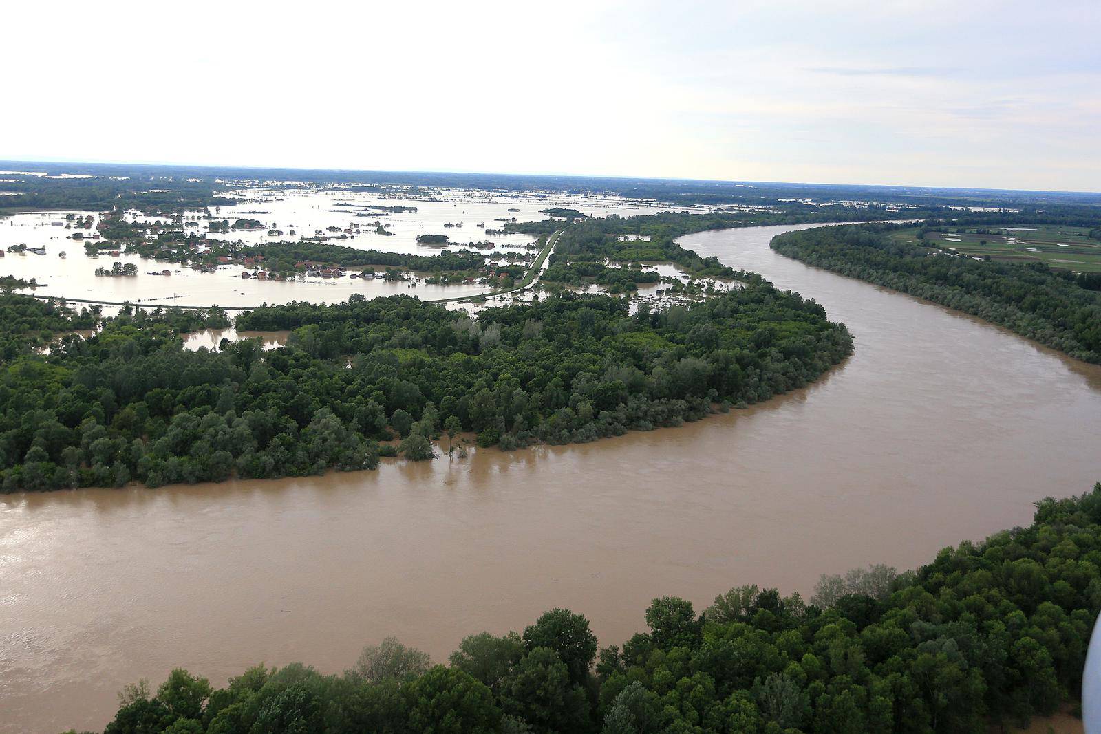 Osma godišnjica katastrofalne poplave u Gunji - Pogled iz zraka