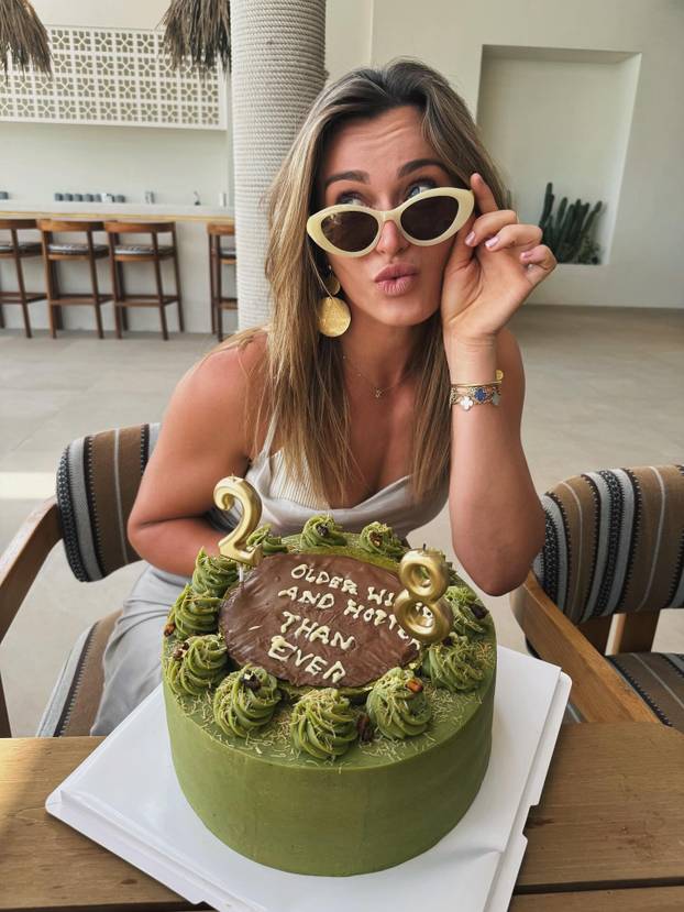 FOTO Vatrena Španjolka za kojom mnogi žude golica maštu: 'Seksi i opet sama'