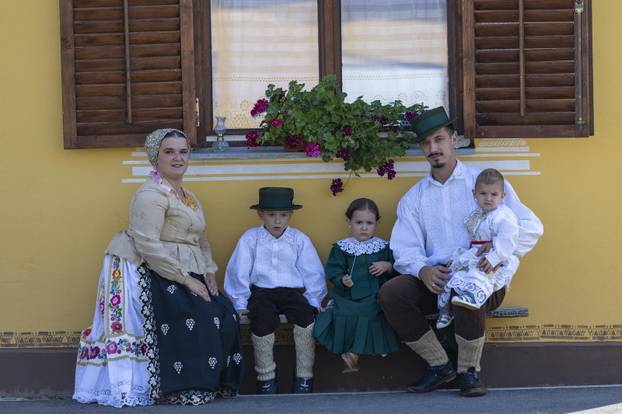 Komletinci: Obitelj Čelebić njeguje stare slavonske običaje