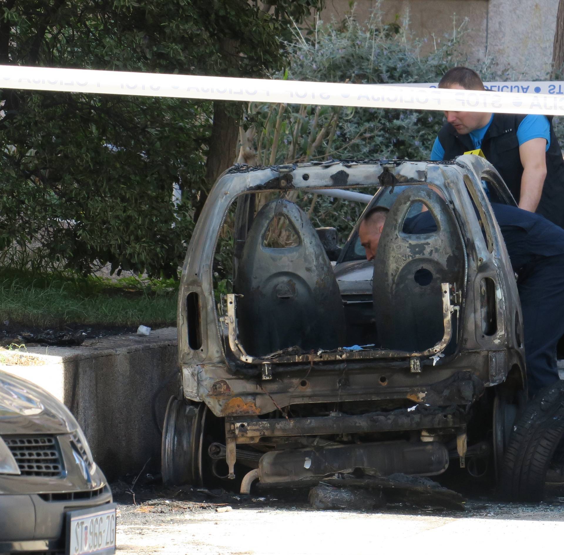 Uhitili muškarca i ženu: Auto u Splitu zapalili zbog nesuglasica