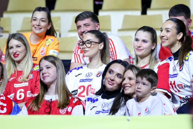 Herning: Antonela Srna, sestra Zvonimira Srne, prati polufinalnu utakmicu Hrvatska - Njemačka 