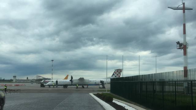 Munja udarila u avion na letu Dubrovnik - Zagreb: 'Vidjela se plava svjetlost, čuli su se urlici'