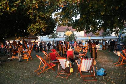 FOTO Milanović uz pivo u ruci uživao na festivalu u Sisku