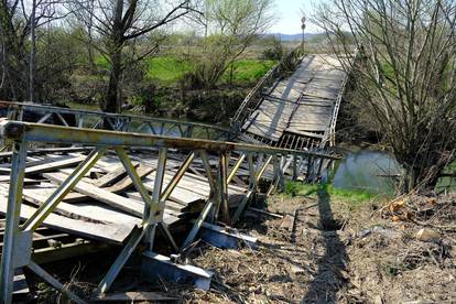 Urušio se pontonski most između Selnice i Poznanovca