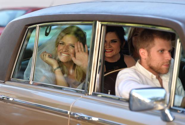 ARHIVA - 2015. Zagreb: Emotivni susret Antonije Bla?e i Hrvoja Brle?i?a uo?i njihova vjen?anja