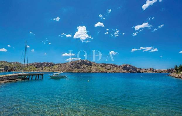 FOTO Netko u Hrvatskoj prodaje kuću na samoj obali: 'Spaja se s morem.' Cijena će vas iznenaditi