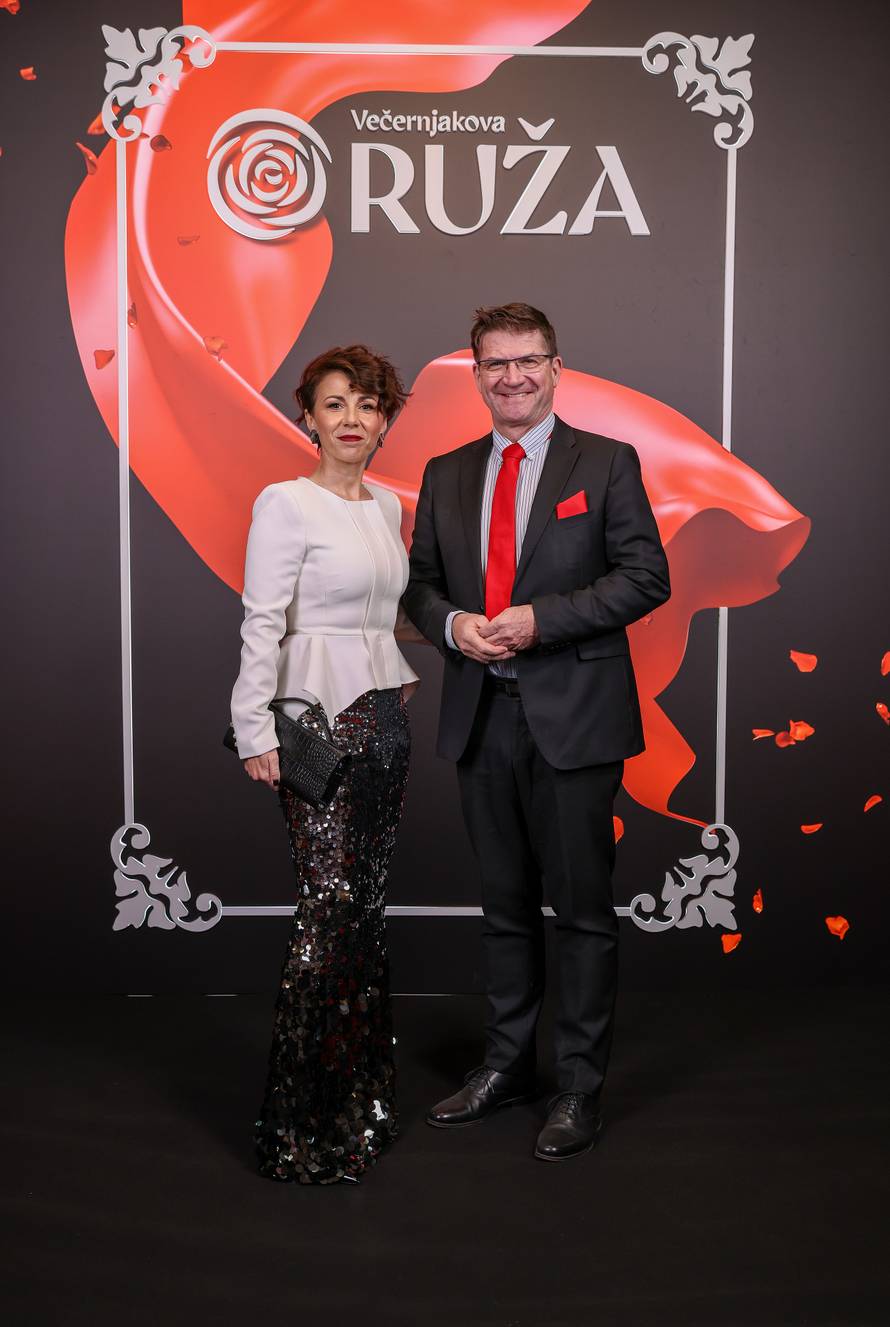 Zagreb: Uzvanici na dodjelu medijske nagrade "Večernjakova ruža" u Hrvatskom narodnom kazalištu