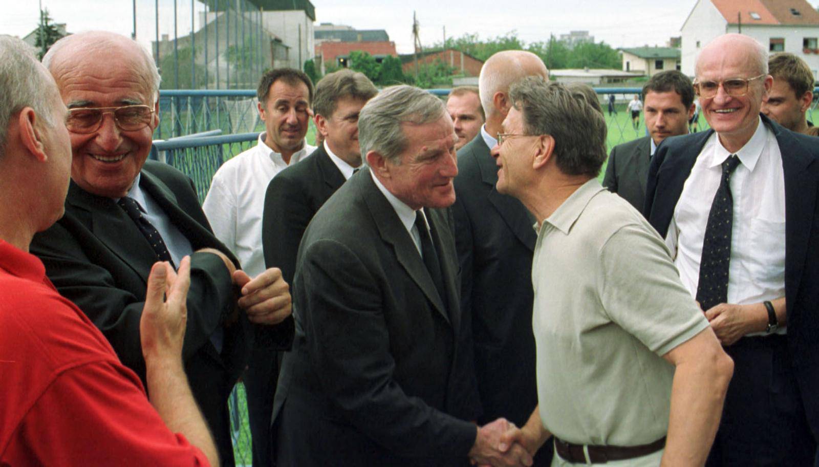 Zagreb: Susret ?ire Blaževi?a i Milana Bandi?a na igralištu NK Trnje, 2001.