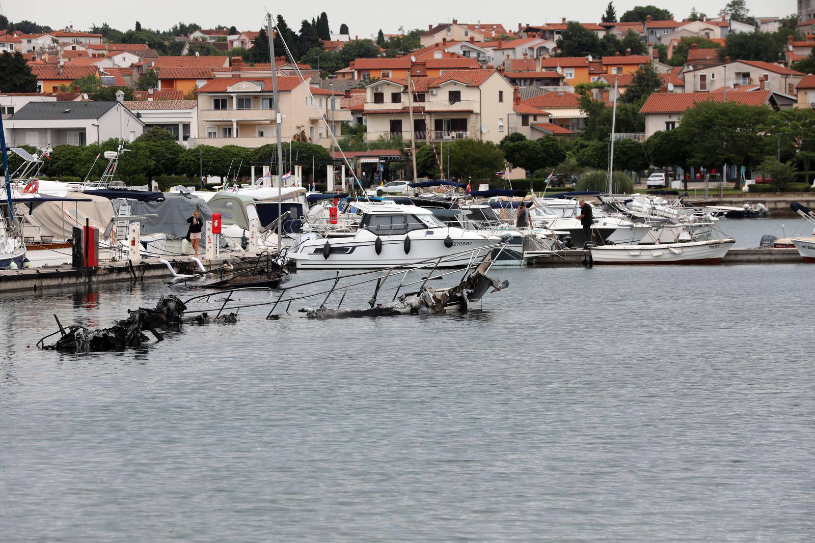 Medulin: Požar na brodovima u marini.