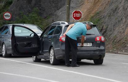 Kosovo odgodilo za dva dana kazne za srbijanske vozače koji odbijaju predati stare tablice